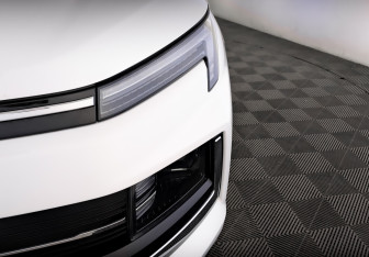 Подержанный автомобиль Москвич 3е 2023 года (17 фото)