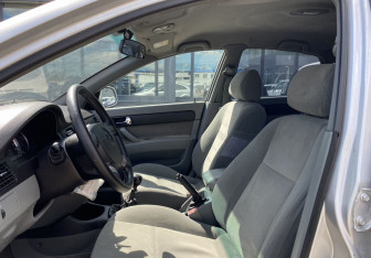 Подержанный автомобиль Daewoo Gentra Sedan 2014 года (17 фото)