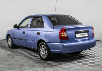 Подержанный автомобиль Hyundai Accent Sedan 2004 года (7 фото)