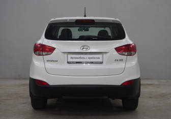 Подержанный автомобиль Hyundai ix35 2011 года (6 фото)
