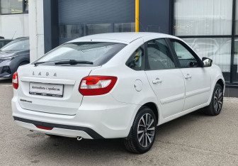Подержанный автомобиль LADA (ВАЗ) Granta Liftback 2021 года (5 фото)