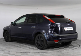 Подержанный автомобиль Ford Focus Hatchback 2006 года (4 фото)