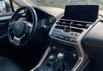 Подержанный автомобиль Lexus NX 2020 года (9 фото)