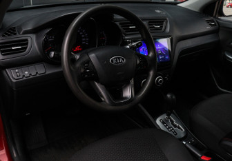 Подержанный автомобиль Kia Rio Sedan 2012 года (12 фото)
