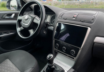 Подержанный автомобиль Skoda Octavia Wagon 2011 года (9 фото)