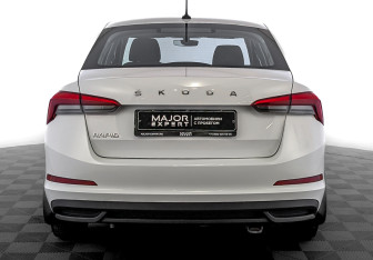 Подержанный автомобиль Skoda Rapid Liftback 2021 года (6 фото)