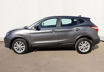 Подержанный автомобиль Nissan Qashqai 2017 года (8 фото)