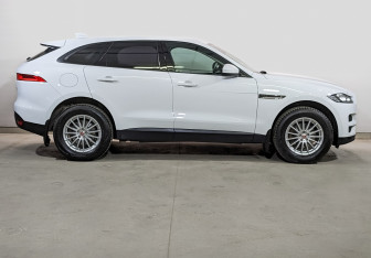 Подержанный автомобиль Jaguar F-Pace 2018 года (4 фото)