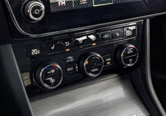 Подержанный автомобиль Skoda Superb Liftback 2020 года (21 фото)