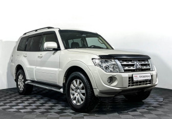 Подержанный автомобиль Mitsubishi Pajero 2013 года (3 фото)