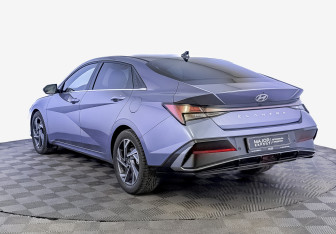 Подержанный автомобиль Hyundai Elantra Sedan 2024 года (7 фото)