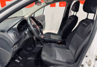 Подержанный автомобиль Renault Sandero 2021 года (10 фото)