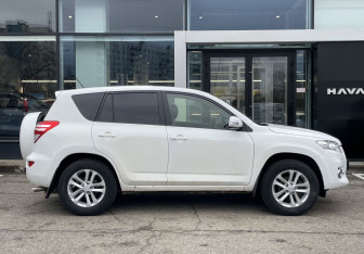Подержанный автомобиль Toyota RAV4 2012 года (4 фото)