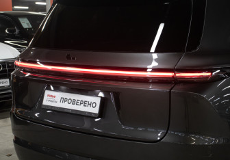 Подержанный автомобиль LiXiang L9 2023 года (26 фото)