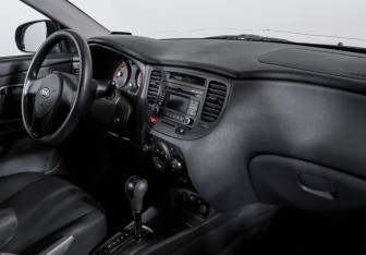 Подержанный автомобиль Kia Rio Sedan 2011 года (9 фото)