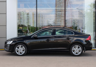 Подержанный автомобиль Volvo S60 2016 года (8 фото)