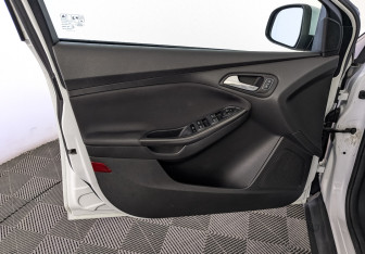Подержанный автомобиль Ford Focus Hatchback 2018 года (18 фото)
