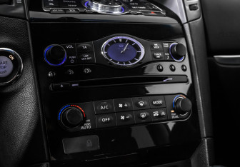 Подержанный автомобиль Infiniti FX 2011 года (21 фото)