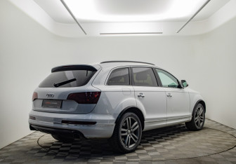 Подержанный автомобиль Audi Q7 2013 года (5 фото)