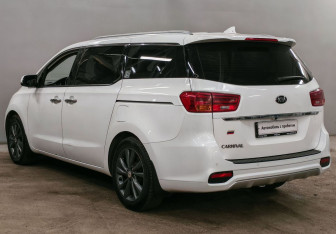 Подержанный автомобиль Kia Carnival 2018 года (7 фото)
