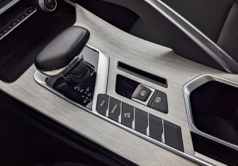 Подержанный автомобиль Geely Coolray 2023 года (29 фото)