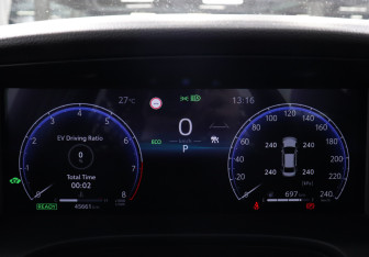 Подержанный автомобиль Toyota Camry Sedan 2024 года (11 фото)