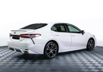 Подержанный автомобиль Toyota Camry Sedan 2020 года (5 фото)