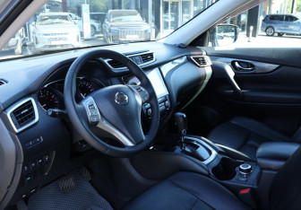 Подержанный автомобиль Nissan X-Trail 2015 года (13 фото)