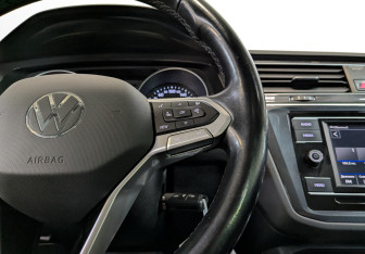 Подержанный автомобиль Volkswagen Tiguan 2021 года (26 фото)