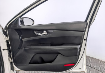 Подержанный автомобиль Kia Cerato Sedan 2020 года (24 фото)