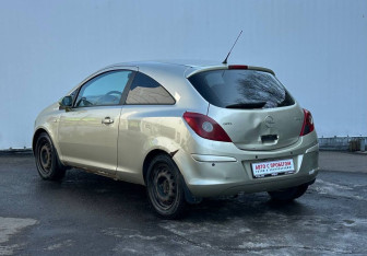 Подержанный автомобиль Opel Corsa 2008 года (7 фото)