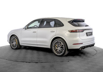 Подержанный автомобиль Porsche Cayenne 2020 года (7 фото)