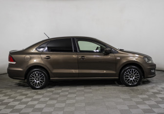 Подержанный автомобиль Volkswagen Polo Sedan 2015 года (4 фото)