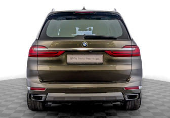Подержанный автомобиль BMW X7 2021 года (6 фото)