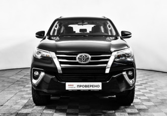 Подержанный автомобиль Toyota Fortuner 2017 года (2 фото)