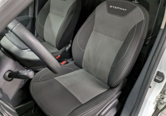 Подержанный автомобиль Renault Sandero 2021 года (13 фото)