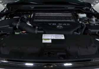 Подержанный автомобиль Toyota Land Cruiser Suv 2015 года (7 фото)