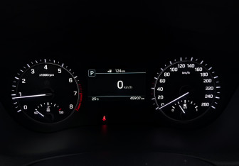 Подержанный автомобиль Genesis G70 2018 года (16 фото)