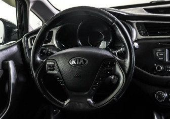 Подержанный автомобиль Kia Ceed Hatchback 2016 года (12 фото)