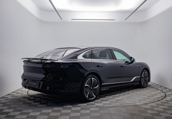 Подержанный автомобиль Voyah Passion 2023 года (5 фото)
