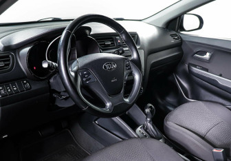 Подержанный автомобиль Kia Rio Sedan 2016 года (11 фото)