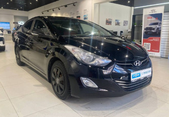 Подержанный автомобиль Hyundai Elantra Sedan 2012 года (3 фото)