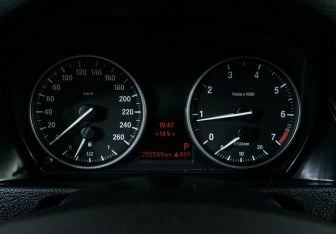 Подержанный автомобиль BMW X1 2012 года (13 фото)