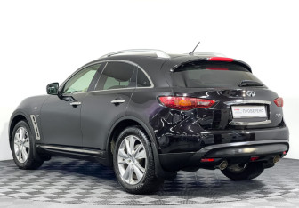 Подержанный автомобиль Infiniti QX70 2014 года (7 фото)