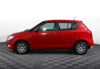 Подержанный автомобиль Skoda Fabia Hatchback 2011 года (8 фото)