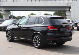 Подержанный автомобиль BMW X5 2013 года (7 фото)