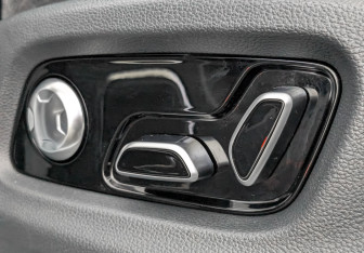 Подержанный автомобиль Hongqi E-HS9 2023 года (25 фото)