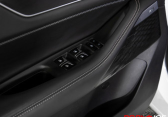 Подержанный автомобиль Changan UNI-K 2023 года (26 фото)