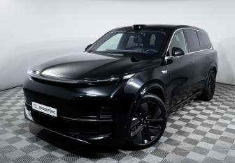 Подержанный автомобиль LiXiang L9 2024 года (17 фото)