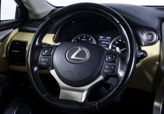 Подержанный автомобиль Lexus NX 2017 года (13 фото)
